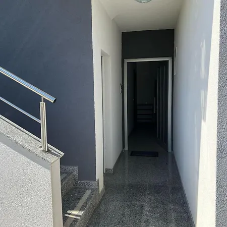 Lukas Apartment *